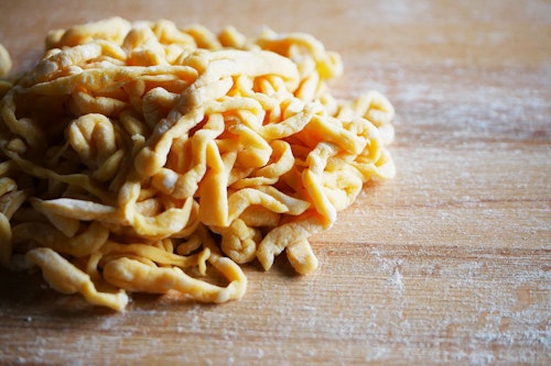 愛犬と一緒に食べられる 玉子麺のラーメン を手作りしよう 美味しくて栄養たっぷり わんクォール 愛犬と一緒に食べられる 玉子麺のラーメン を手作りしよう 美味しくて栄養たっぷり わんクォール
