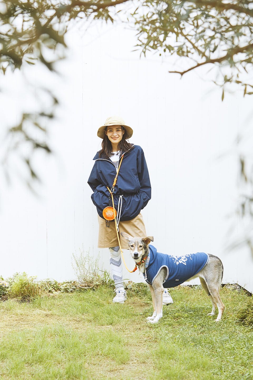 愛犬とリンクコーデ　キャンプ アウトドア　モデル大社カレン　保護犬