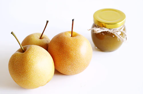 犬に梨をあげても大丈夫 与える際の注意点や栄養面でのメリット 適量などについて解説 獣医師監修 わんクォール 犬に梨をあげても大丈夫 与える際の注意点や栄養面でのメリット 適量などについて解説 獣医師監修 わんクォール