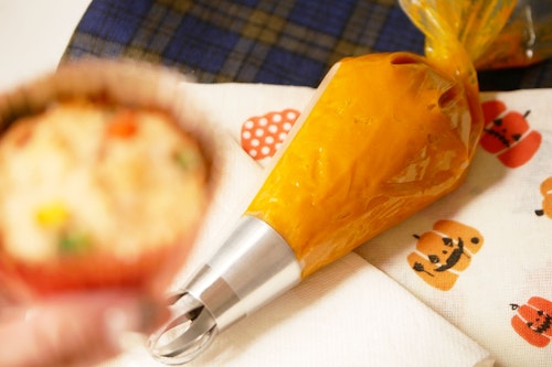 「ミートケーキ」　手軽におうちハロウィン　愛犬手作りごはんレシピ　絞り袋でアレンジ