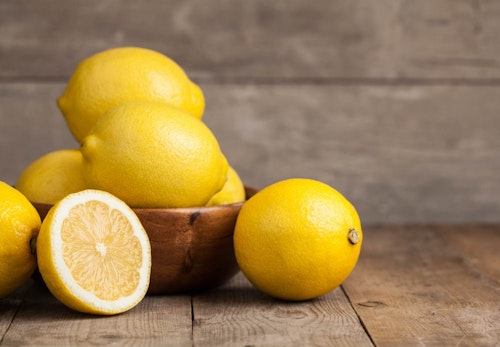 犬はレモンを食べても大丈夫 注意点とビタミンcが必要かどうかについて解説 獣医師監修 わんクォール 犬はレモンを食べても大丈夫 注意点とビタミンcが必要かどうかについて解説 獣医師監修 わんクォール