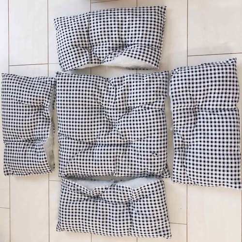 簡単手縫いリメイク 100均の座布団3つだけで愛犬用ベッドを手作りする方法 わんクォール 簡単手縫いリメイク 100均の座布団3つだけで愛犬用ベッドを手作りする方法 わんクォール