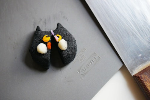【1時間で完成】「ミートケーキ」に可愛く黒猫アレンジ！《愛犬手作りごはんレシピ》