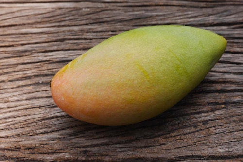 犬はマンゴーを食べても大丈夫 種や皮などの注意点や1日の適量 おすすめの与え方などを解説 獣医師監修 わんクォール 犬はマンゴーを食べても大丈夫 種や皮などの注意点や1日の適量 おすすめの与え方などを解説 獣医師監修 わんクォール