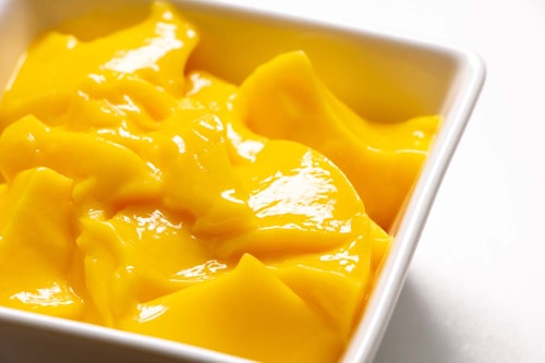 犬はマンゴーを食べても大丈夫 種や皮などの注意点や1日の適量 おすすめの与え方などを解説 獣医師監修 わんクォール 犬はマンゴーを食べても大丈夫 種や皮などの注意点や1日の適量 おすすめの与え方などを解説 獣医師監修 わんクォール