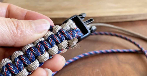 材料費ワンコイン 初心者でも簡単 パラコード編みの首輪を手作りしてキャンプに行けない時間も有効活用 わんクォール 材料費ワンコイン 初心者でも簡単 パラコード編みの首輪を手作りしてキャンプに行けない時間も有効活用 わんクォール