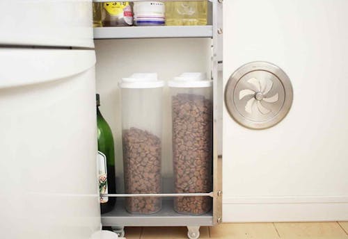 プロ直伝の収納テク 100均で叶う 愛犬のフードやおやつをおしゃれでスマートに保存する方法 わんクォール