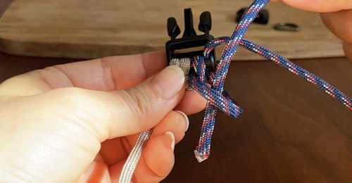 愛犬用パラコード編みの手作り首輪　ロープをバックルにセット