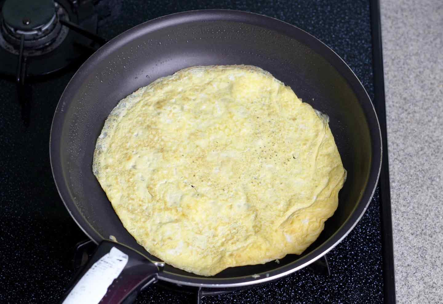 愛犬用　鮭と菜の花のちらし寿司レシピ　薄焼き卵を作る