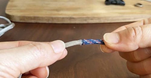 材料費ワンコイン 初心者でも簡単 パラコード編みの首輪を手作りしてキャンプに行けない時間も有効活用 わんクォール