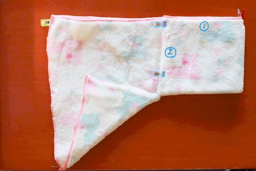 簡単15分 型紙不要 100均のタオルで愛犬用フード付きポンチョを手作りしよう わんクォール 簡単15分 型紙不要 100均のタオルで愛犬用フード付きポンチョを手作りしよう わんクォール