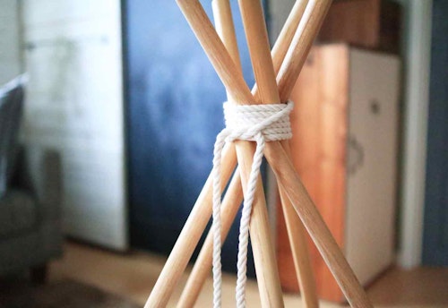 超簡単3step 100均と家にあるアイテムを使って 愛犬用ティピーテント をdiyしよう わんクォール 超簡単3step 100均と家にあるアイテムを使って 愛犬用ティピーテント をdiyしよう わんクォール