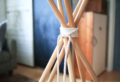 超簡単3step 100均と家にあるアイテムを使って 愛犬用ティピーテント をdiyしよう わんクォール 超簡単3step 100均と家にあるアイテムを使って 愛犬用ティピーテント をdiyしよう わんクォール