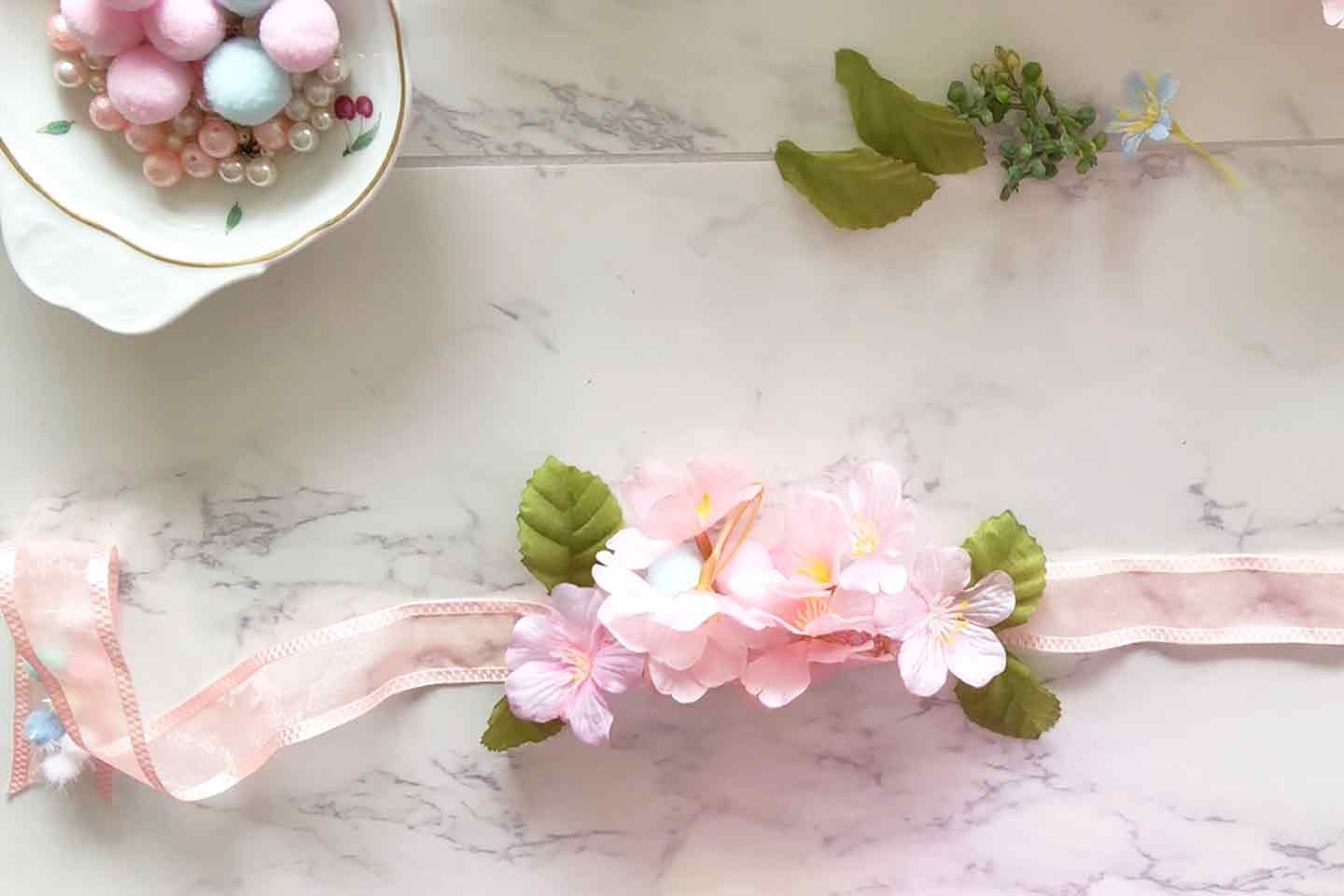 100均　桜　愛犬用の花飾り　花材をリボンに接着
