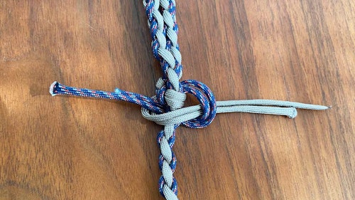 パラコード編みの犬用リード　作り方　ロープをくくる