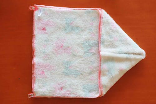 簡単15分 型紙不要 100均のタオルで愛犬用フード付きポンチョを手作りしよう わんクォール 簡単15分 型紙不要 100均のタオルで愛犬用フード付きポンチョを手作りしよう わんクォール