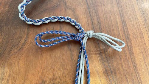 簡単5ステップ 続 初心者でも簡単 パラコード編みのリードも手作りして首輪とお揃いでお散歩に出よう わんクォール 簡単5ステップ 続 初心者でも簡単 パラコード編みのリードも手作りして首輪とお揃いでお散歩に出よう わんクォール