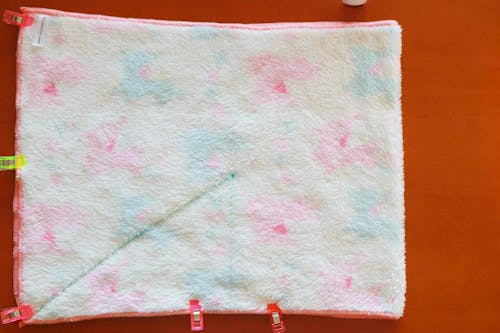 簡単15分 型紙不要 100均のタオルで愛犬用フード付きポンチョを手作りしよう わんクォール 簡単15分 型紙不要 100均のタオルで愛犬用フード付きポンチョを手作りしよう わんクォール