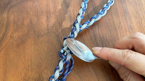 簡単5ステップ 続 初心者でも簡単 首輪とお揃いで作れるパラコード編みのリードの作り方 わんクォール 簡単5ステップ 続 初心者でも簡単 首輪とお揃いで作れるパラコード編みのリードの作り方 わんクォール