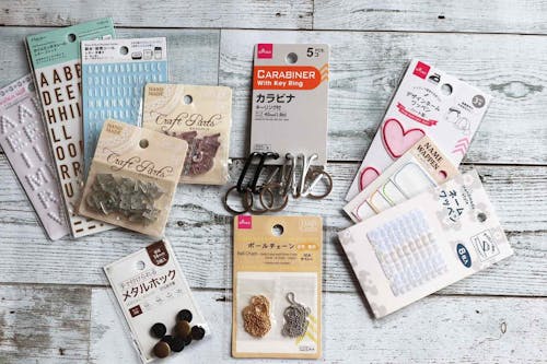 簡単10分 100均アイテムで愛犬のオシャレな迷子札を手作りしよう 身につけておけば いざと言う時にも安心 わんクォール 簡単10分 100均アイテムで愛犬のオシャレな迷子札を手作りしよう 身につけておけば いざと言う時にも安心 わんクォール