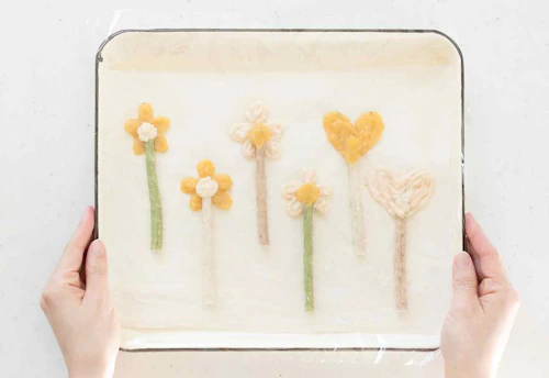 材料2つ 愛犬用ペーストおやつを絞って凍らせるだけ 見た目も可愛いアイスキャンディーの作り方 わんクォール 材料2つ 愛犬用ペーストおやつを絞って凍らせるだけ 見た目も可愛いアイスキャンディーの作り方 わんクォール