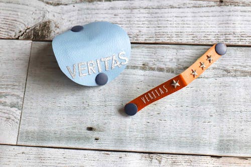 簡単10分 100均アイテムで愛犬のオシャレな迷子札を手作りしよう 身につけておけば いざと言う時にも安心 わんクォール 簡単10分 100均アイテムで愛犬のオシャレな迷子札を手作りしよう 身につけておけば いざと言う時にも安心 わんクォール