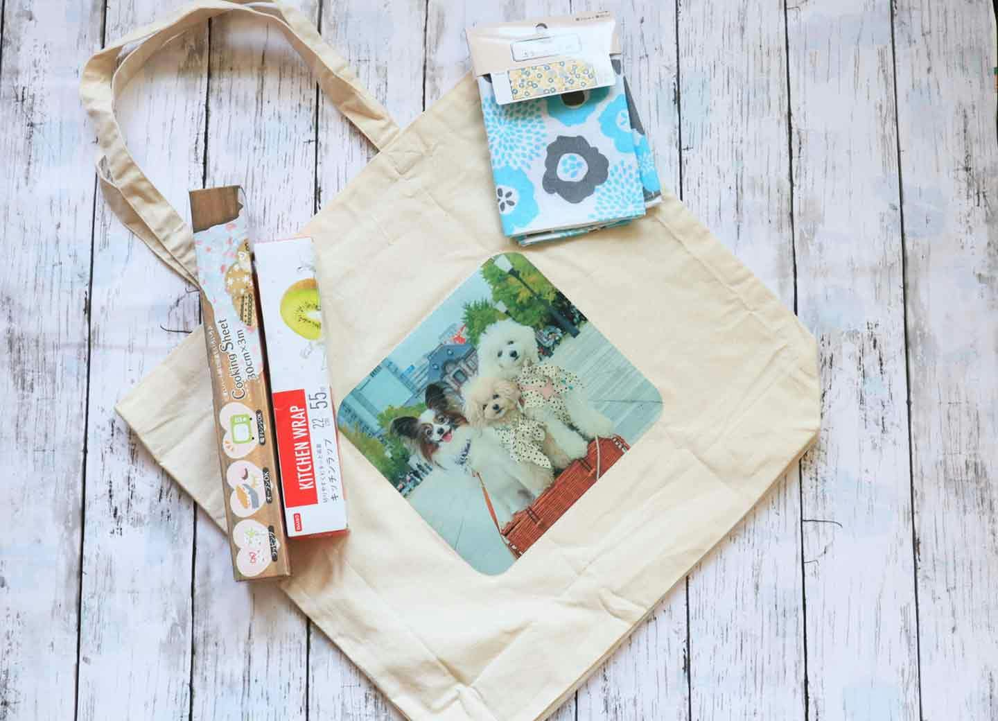 愛犬の写真をバッグに貼り付ける
