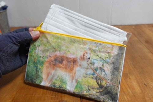 簡単貼るだけ 愛犬デザインのマスクケースの作り方 100均のカード入れが世界に一つだけのアイテムに わんクォール 簡単貼るだけ 愛犬デザインのマスクケースの作り方 100均のカード入れが世界に一つだけのアイテムに わんクォール