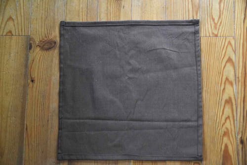 オール100均 愛犬用ドッグコットを簡単に手作り 軽くて持ち運びやすいからキャンプやアウトドアで大活躍 わんクォール