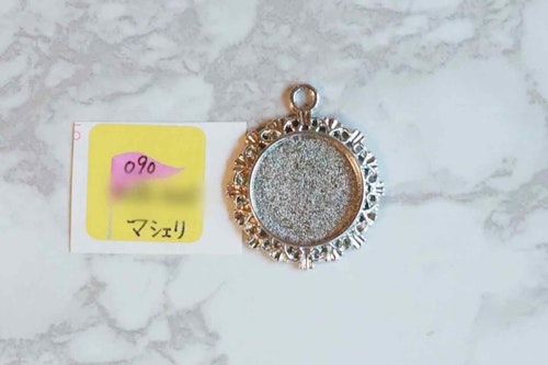 緊急時に役立つ 愛犬の迷子札を100均のレジンで超簡単に可愛く手作り 万が一のために常に備えておこう わんクォール 緊急時に役立つ 愛犬の迷子札を100均のレジンで超簡単に可愛く手作り 万が一のために常に備えておこう わんクォール