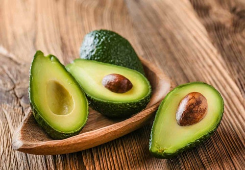 犬にアボカドを食べさせてはダメ 誤食したときの対処法や危険な理由について解説 獣医師監修 わんクォール 犬にアボカドを食べさせてはダメ 誤食したときの対処法や危険な理由について解説 獣医師監修 わんクォール