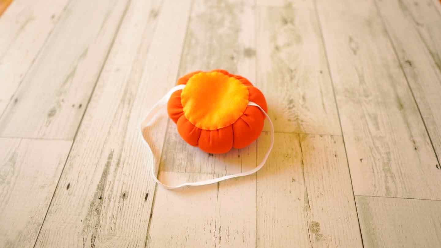 愛犬用ハロウィンかぼちゃのベレー帽の作り方　フェルトを被せる