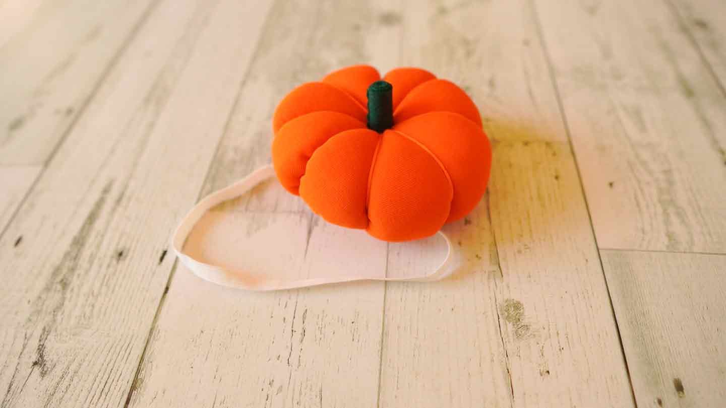 愛犬用ハロウィンかぼちゃのベレー帽の作り方　かぼちゃの茎をつける