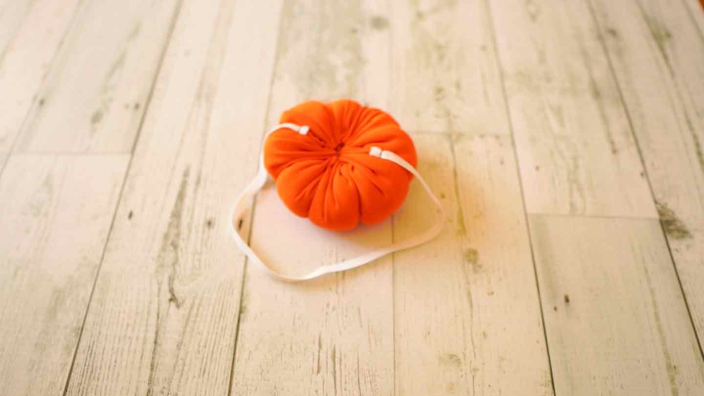 愛犬用ハロウィンかぼちゃのベレー帽の作り方　あご紐をつける