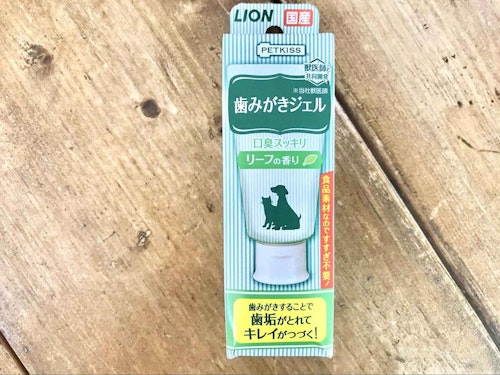 ライオン(LION)の「PETKISS歯みがきジェル リーフの香り」