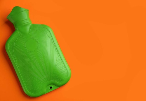 犬用湯たんぽを使う際の注意点とは 種類と正しい使い方を解説 獣医師監修 わんクォール 犬用湯たんぽを使う際の注意点とは 種類と正しい使い方を解説 獣医師監修 わんクォール