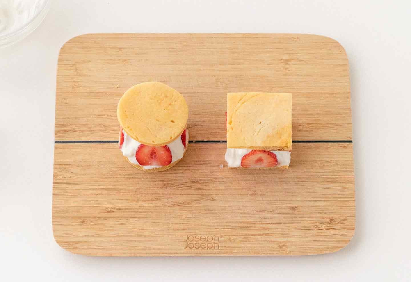 愛犬用いちごのショートケーキの作り方　上からパンケーキを重ねる