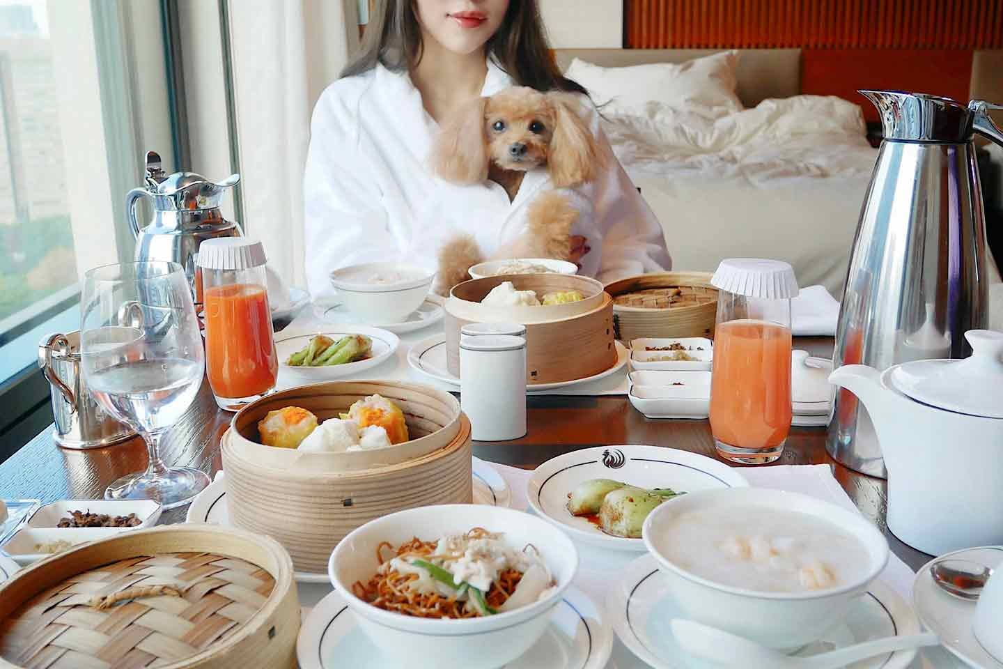 【朝食】愛犬と一緒にインルームで香港スタイルの朝食をいただく贅沢モーニング