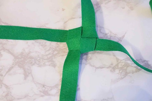 クリスマス 愛犬がかじって遊べるおもちゃをプチプラ材料で手作りしよう リース トナカイ わんクォール クリスマス 愛犬がかじって遊べるおもちゃをプチプラ材料で手作りしよう リース トナカイ わんクォール