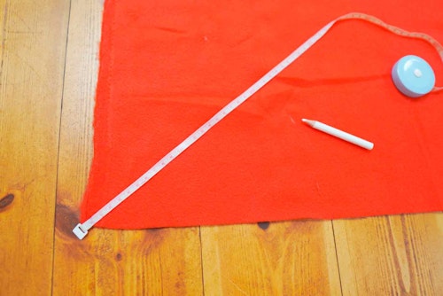 型紙不要 愛犬の簡単サンタ帽 マフラーの作り方 同じ材料で2つ作れるお手軽ハンドメイド わんクォール 型紙不要 愛犬の簡単サンタ帽 マフラーの作り方 同じ材料で2つ作れるお手軽ハンドメイド わんクォール