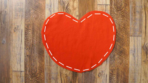 愛犬のかぶりもの バレンタインにハートのコスプレ 100均の材料だけで作れる簡単ハンドメイド わんクォール 愛犬のかぶりもの バレンタインにハートのコスプレ 100均の材料だけで作れる簡単ハンドメイド わんクォール