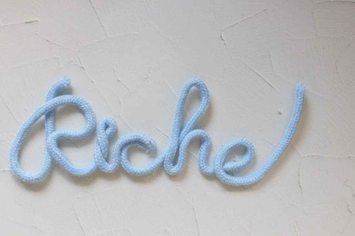 Snsで人気 愛犬の名前で ウールレター を手作り 編み物が苦手でもokな市販品を使った時短テクも紹介 わんクォール Snsで人気 愛犬の名前で ウールレター を手作り 編み物が苦手でもokな市販品を使った時短テクも紹介 わんクォール