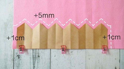 超簡単な愛犬用フェルト王冠の作り方 お誕生日や記念日に使えるアイテム わんクォール 超簡単な愛犬用フェルト王冠の作り方 お誕生日や記念日に使えるアイテム わんクォール