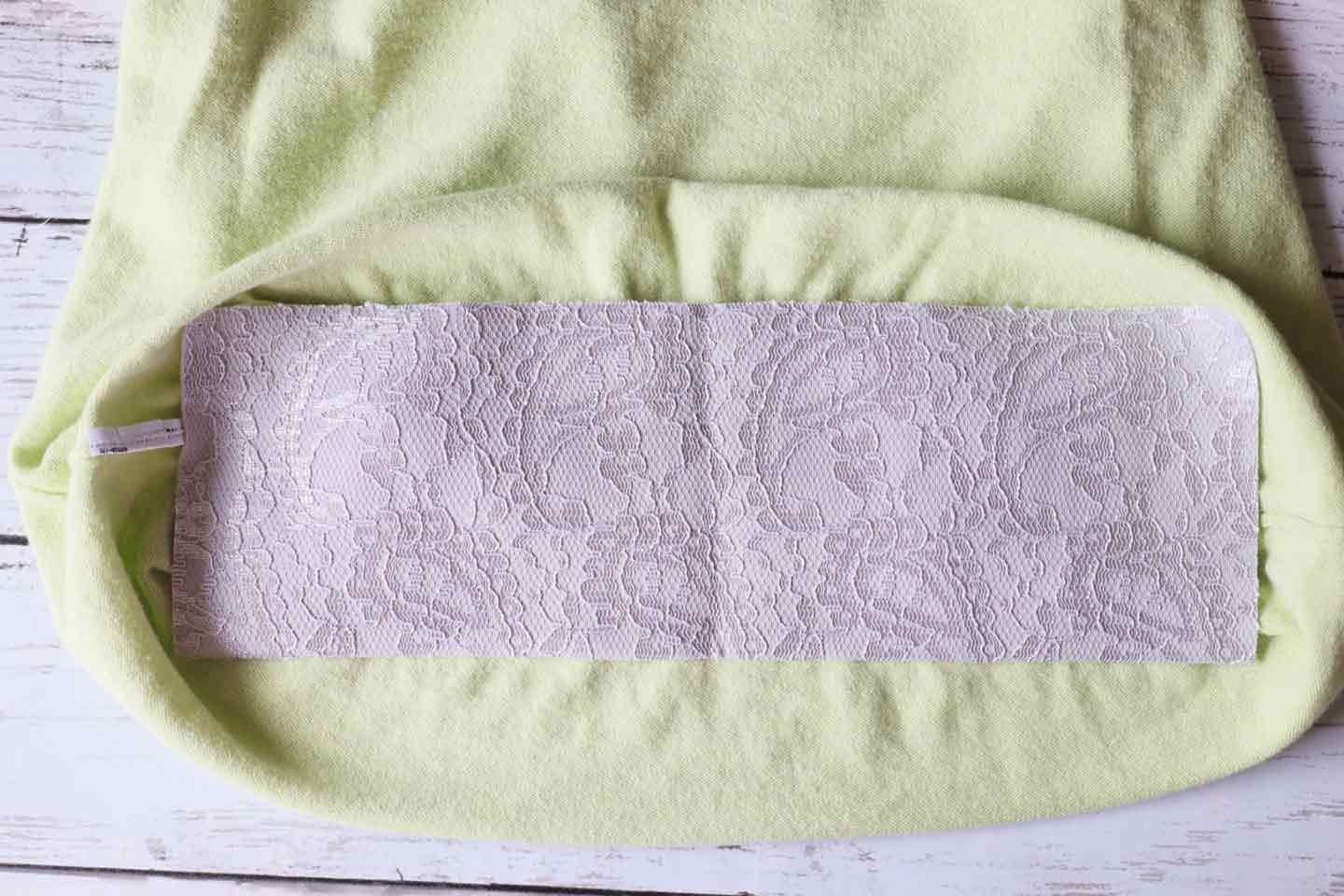 縫った部分を覆うように補強用の布を縫い付ける
