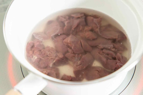 犬にレバーをあげても大丈夫 鶏レバーとハツの簡単犬用おやつレシピ 下処理方法 わんクォール 犬にレバーをあげても大丈夫 鶏レバーとハツの簡単犬用おやつレシピ 下処理方法 わんクォール