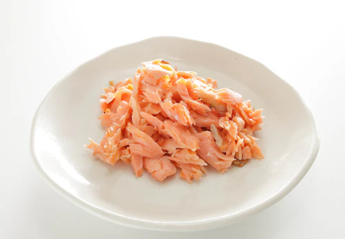 犬に鮭 サーモン を与えても大丈夫 栄養素や注意点を解説 獣医師監修 わんクォール 犬に鮭 サーモン を与えても大丈夫 栄養素や注意点を解説 獣医師監修 わんクォール