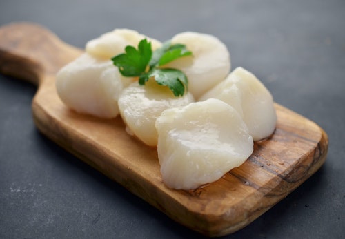 犬はホタテを食べても大丈夫 与えても良い部位や生食ngなどの注意点を解説 獣医師監修 わんクォール 犬はホタテを食べても大丈夫 与えても良い部位や生食ngなどの注意点を解説 獣医師監修 わんクォール