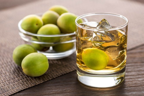 犬に梅干しを食べさせても大丈夫 種を誤食した場合の対処法や塩分中毒などの注意点を解説 獣医師監修 わんクォール 犬に梅干しを食べさせても大丈夫 種を誤食した場合の対処法や塩分中毒などの注意点を解説 獣医師監修 わんクォール