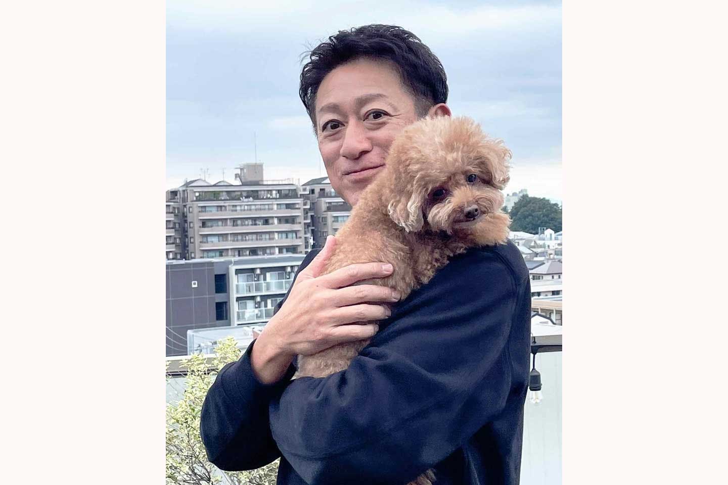 鈴見さんと愛犬のベックくん（提供：THE DOG COMPANY）