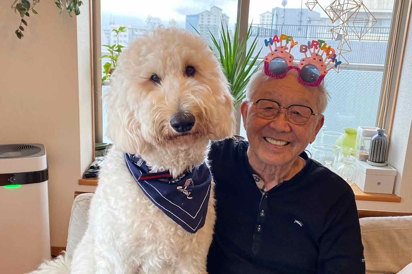 96歳のおじいちゃん×ゴールデンドゥードルのシエルくんの凸凹コンビ